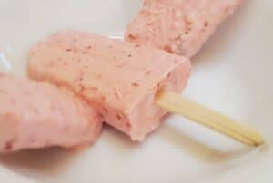 keto strawberry creamcheese popsicles