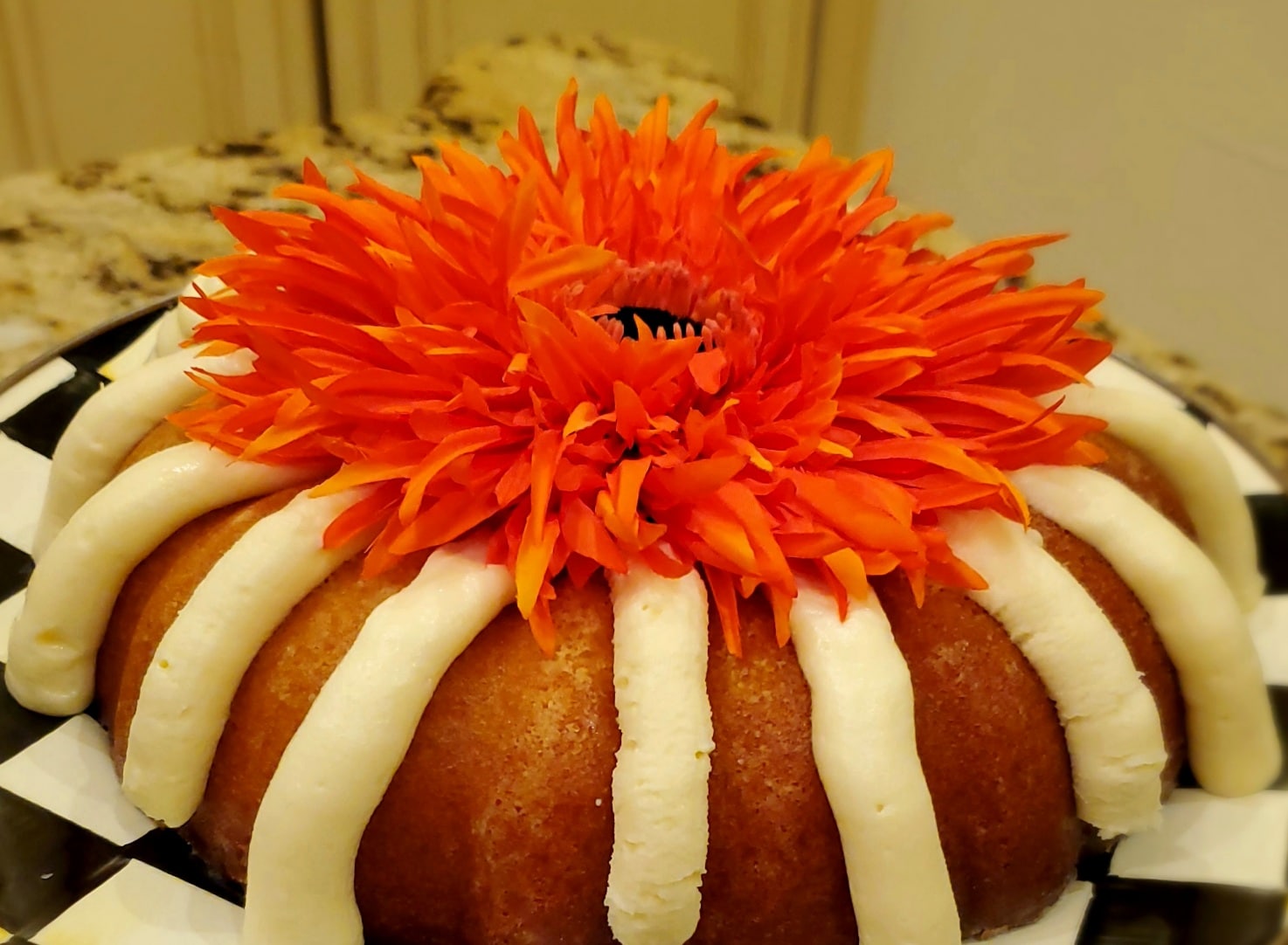 bundt cake decorated